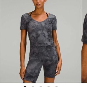 Lululemon Align T-Shirt
Diamond Dye Pitch Grey Graphite Grey